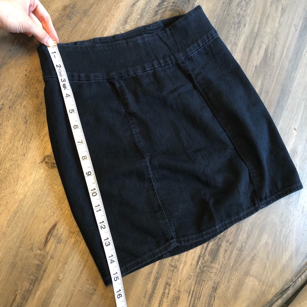 7 For All Mankind Soft Stretchy Skirt (XS) - Picture 6 of 8
